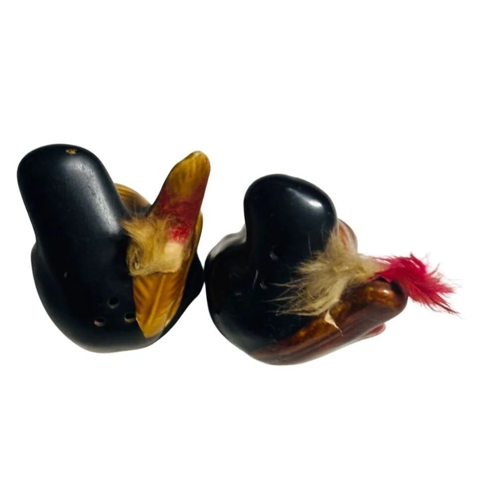 Vintage Indian Warriors Salt & Pepper Shakers Feather Japan-Small‎ Crack C Pic